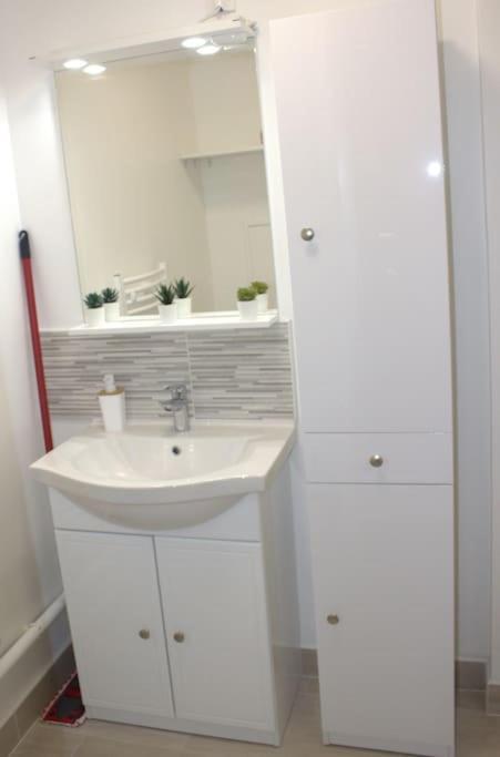 Studio Paris Sud A Cote Du Metro Lägenhet Villejuif Exteriör bild